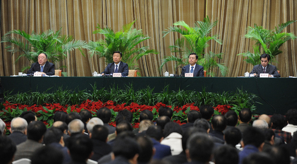 中央领导最新人事变动，政治与日常的交织，爱与陪伴的温馨故事标题为政治变迁中的温情时刻