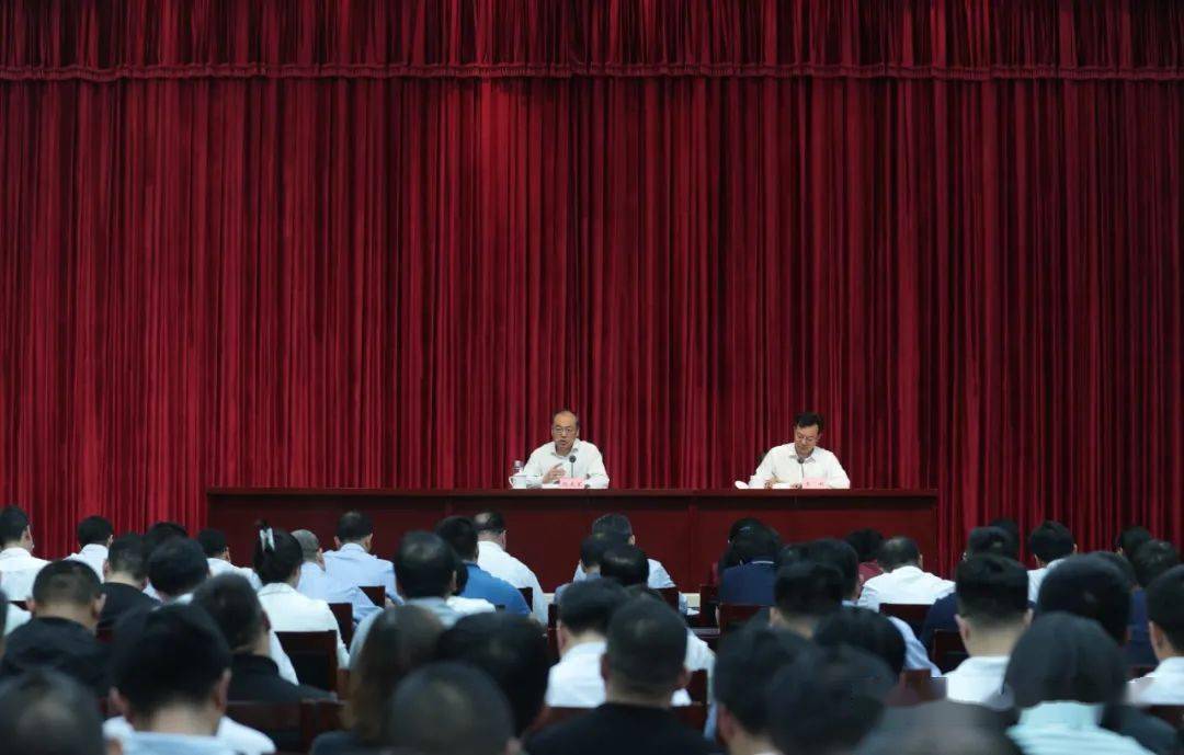 中央领导最新人事变动,政治与日常的交织,爱与陪伴的温馨故事标题为政治变迁中的温情时刻