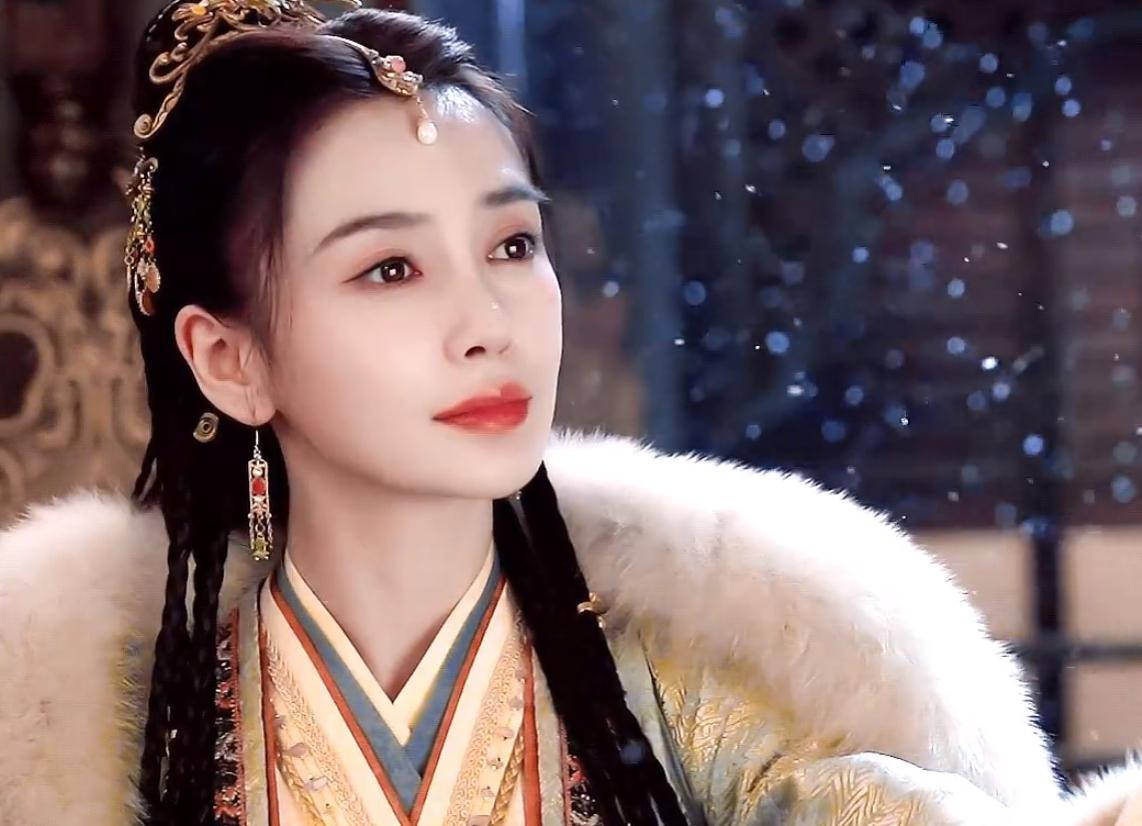 杨颖阳光下的温馨日常最新照片曝光 2024年风采依旧迷人