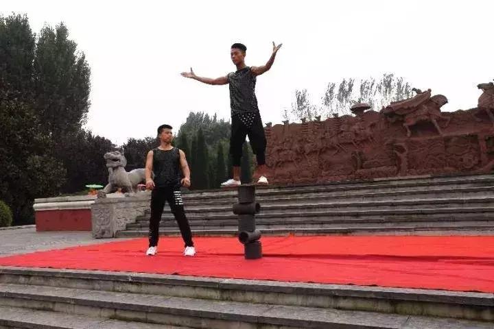 许鄢快速通道最新实拍，前行之路展现自信与成就