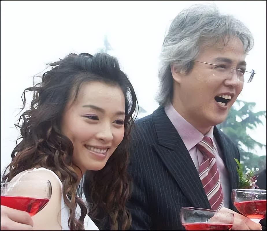 张庭夫妇恩爱如初，事业再攀高峰，近况一览！