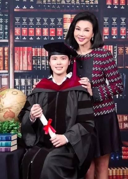 明星高学历，智慧与力量点亮星光之路