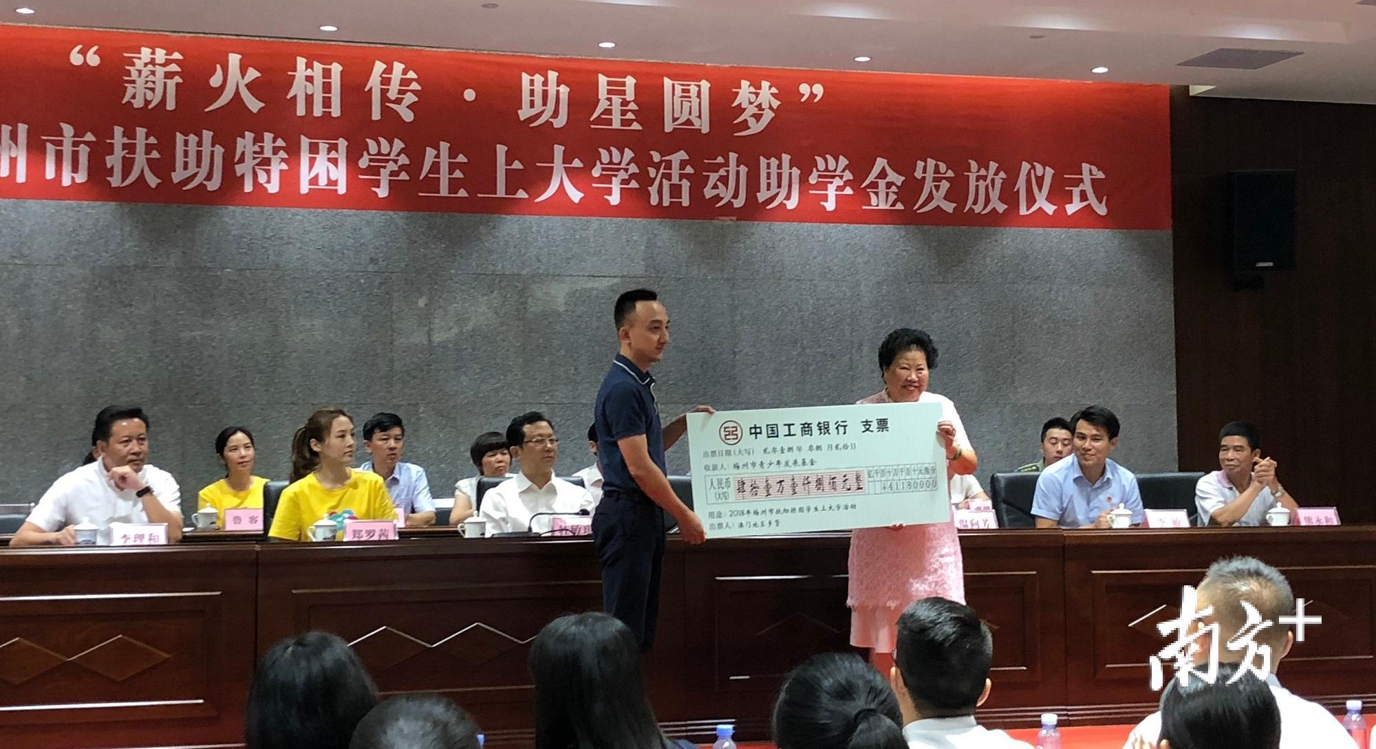 澳门327期开奖号码查询,社会责任实施_FHO29.343管理版