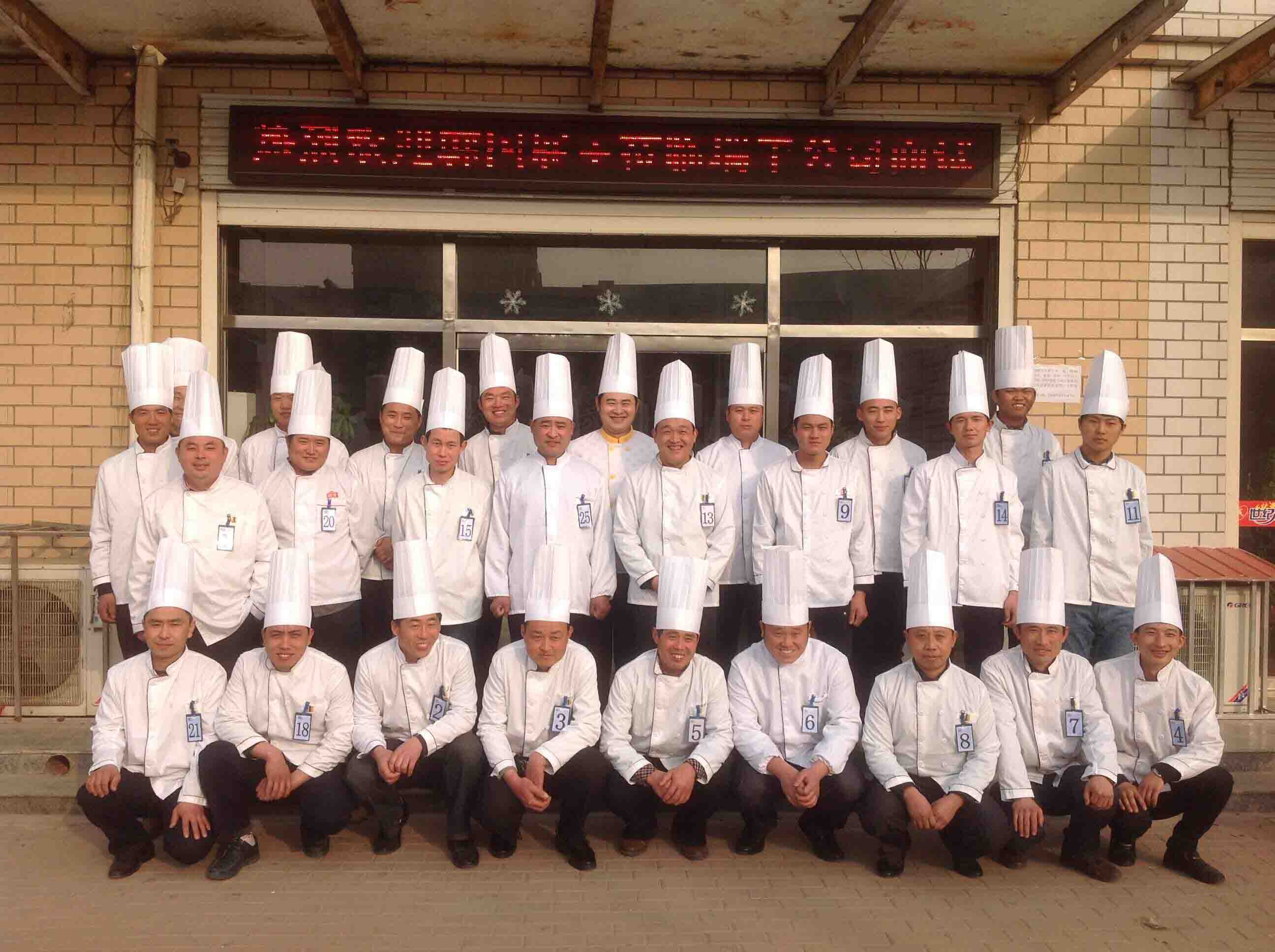 文登厨师最新招聘，厨房中的友情与家的味道探寻之旅