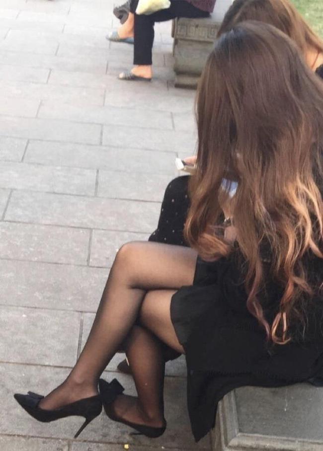最新街拍挑鞋视频，踏上自然之旅，探索内心宁静的时尚鞋履