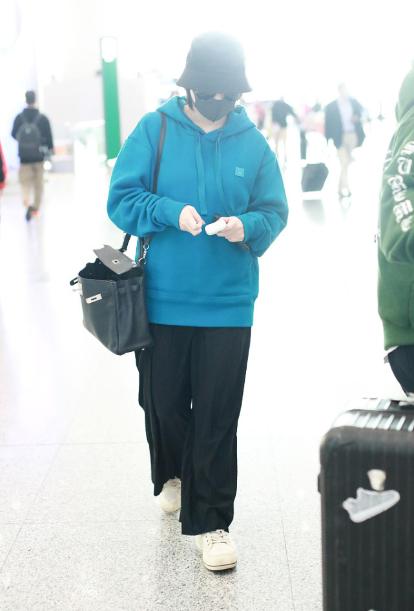 接地气的明星，小巷中的隐秘乐园之旅
