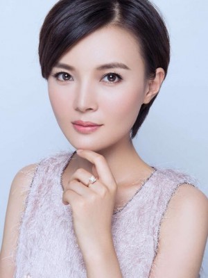 王伟女演员，自然美景中的心灵寻觅与宁静之乐